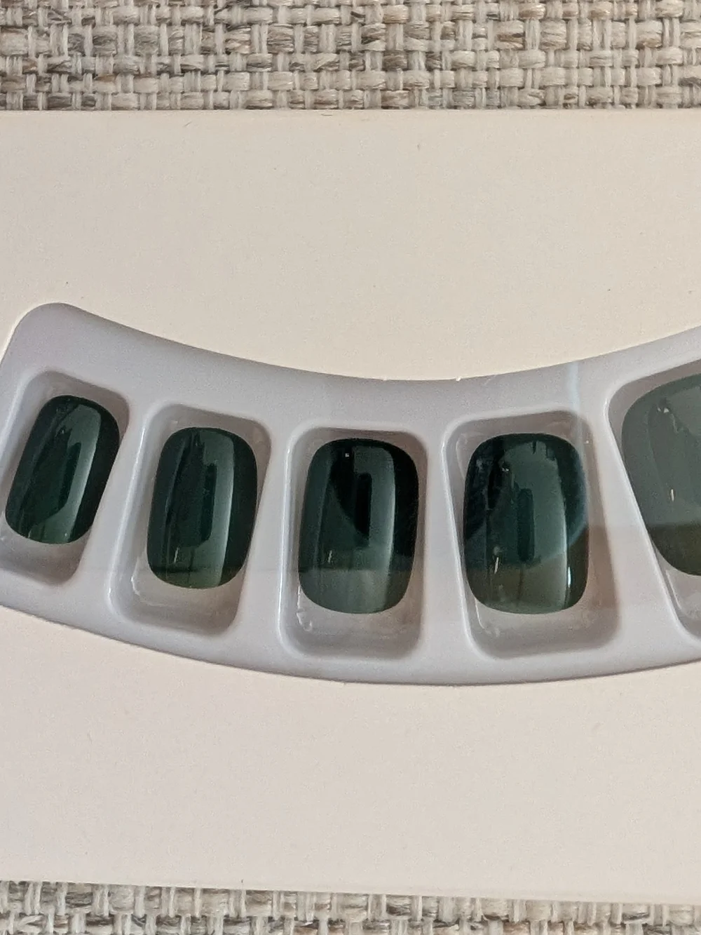 Artificial nails. different colors. brand new. 22 packs for 30$